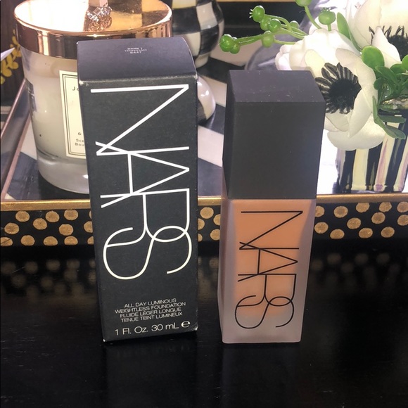 Nars All Day Luminous Weightless Foundation - Picture 3 of 4